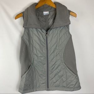 Columbia quilted and fleece grey vest sz M